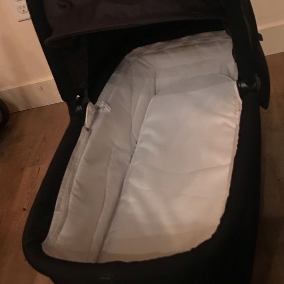 EUC Peg Perego Pop Up Bassinet - Picture 2 of 7